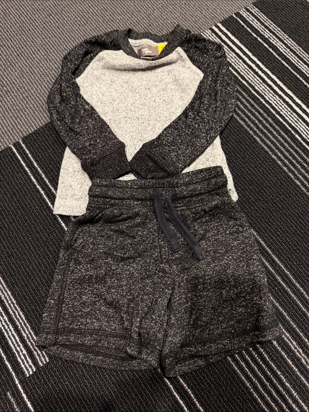 2 piece knit kids set size 2T in grey/black patterned fleece